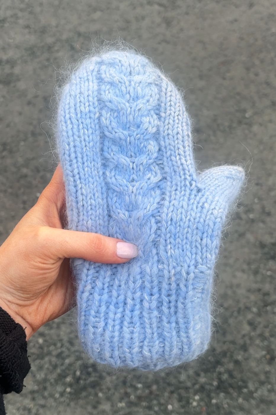 Cable Mittens - Knitting Pattern