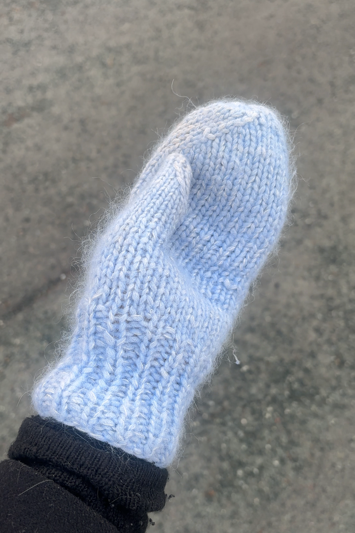 Cable Mittens - Knitting Pattern