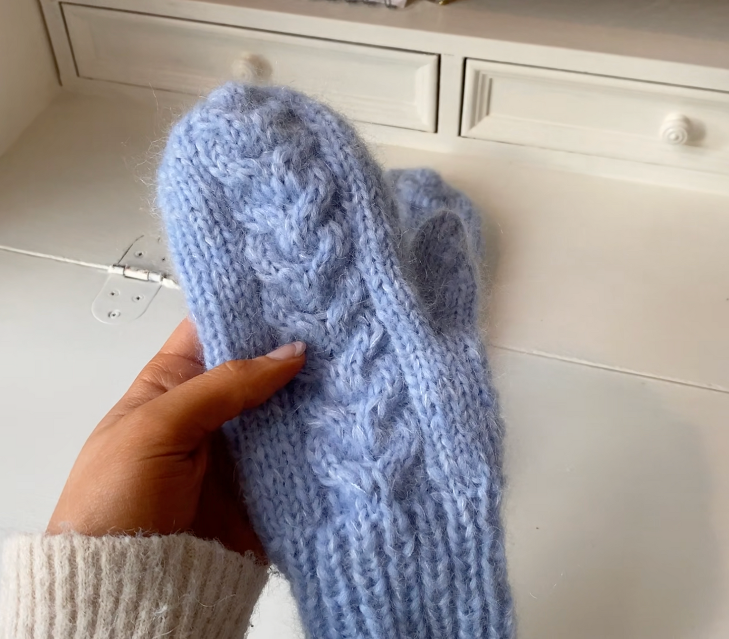 Cable Mittens - Knitting Pattern