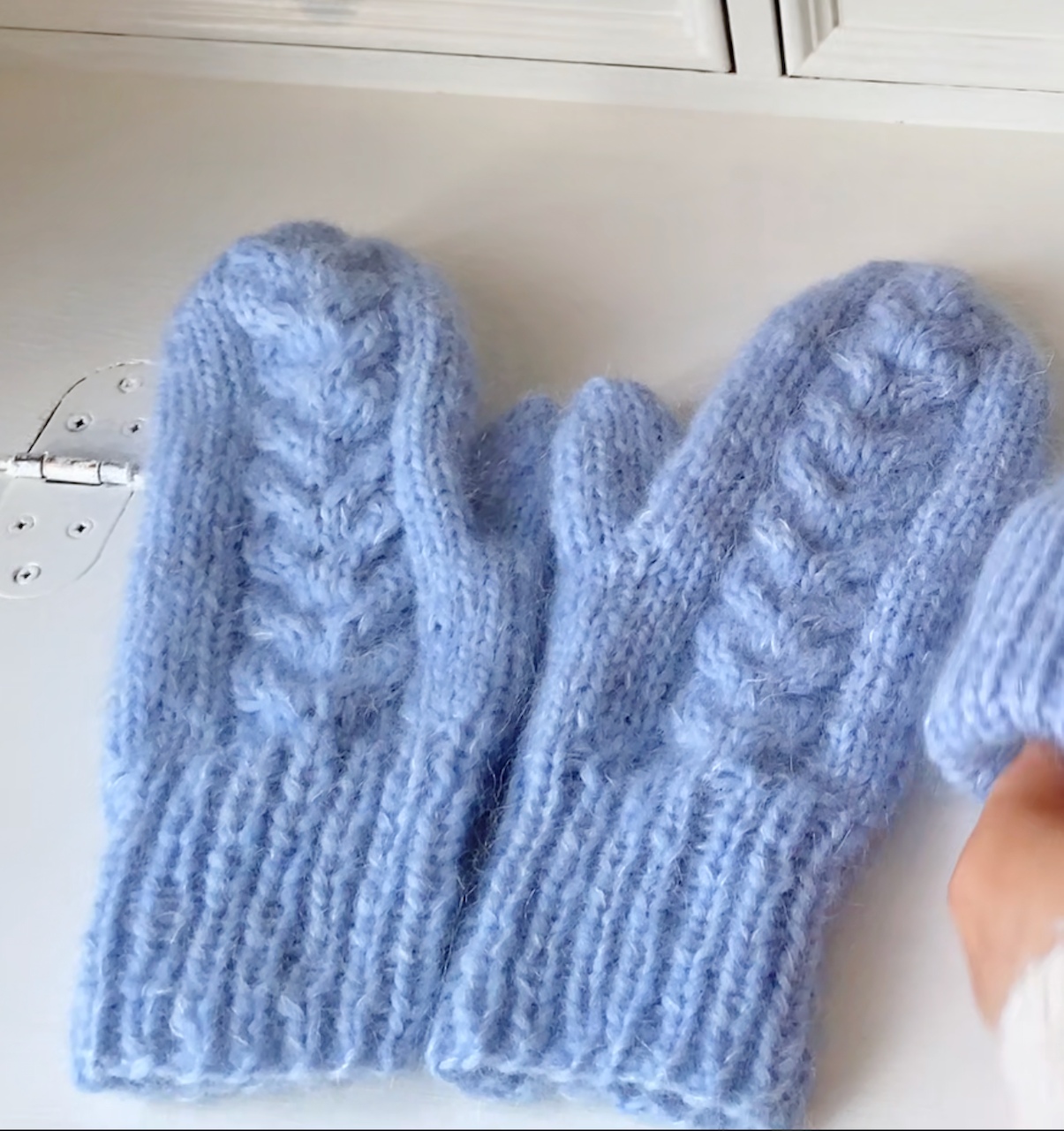 Cable Mittens - Knitting Pattern